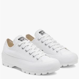 In great condition, women’s converse platform